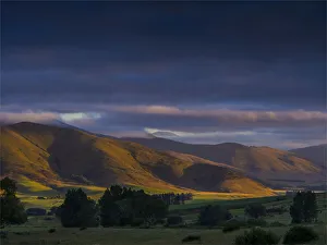 A dusk glowing softly near Kingston, New Zealand South Island A dusk glowing softly near Kingston, New Zealand South Island