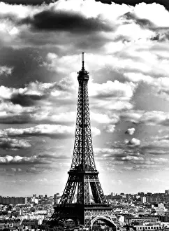 International Travel Destinations Prints: Tour Eiffel