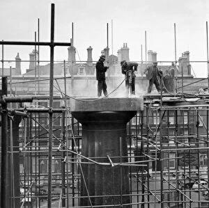 Images Dated 5th October 2004: Demolishing the Doric portico at Euston Station, London, 1961