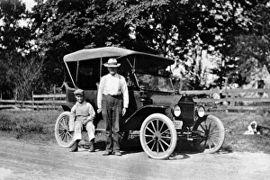 522, adult, adults, antique, automobile, black & white, car, caucasian, child, eye contact 522, adult, adults, antique, automobile, black & white, car, caucasian, child, eye contact