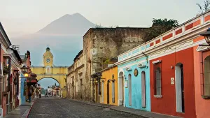 Travel imagery/unesco world heritage/agua volcano arco santa catalina Travel imagery/unesco world heritage/agua volcano arco santa catalina