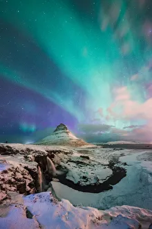 Nature wildlife/northern lights aurora borealis/aurora borealis kirkjufell mountain iceland Nature wildlife/northern lights aurora borealis/aurora borealis kirkjufell mountain iceland