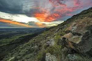 Beautiful Sunset from the top of the Magaliesberg Mountain Range looking towards the flat Beautiful Sunset from the top of the Magaliesberg Mountain Range looking towards the flat