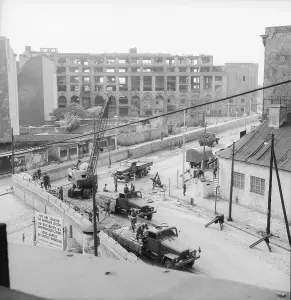 Berlin Wall Construction Prints: Construction of Berlin Wall