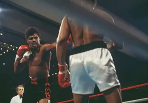 Leon Spinks V Muhammad Ali Prints: Leon Spinks