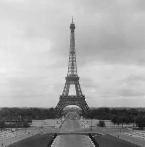 European Icon Prints: View of Eiffel Tower