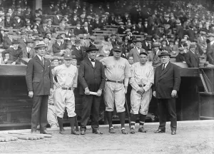 Professional Sports Icons Prints: Yankees Posing on Sidelines