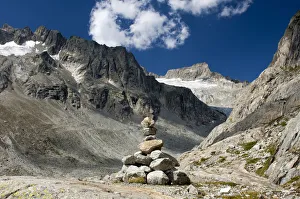 Cairn in Baechlital valley in front of Gross Diamentstock Mountain and Baechli Glacier Cairn in Baechlital valley in front of Gross Diamentstock Mountain and Baechli Glacier