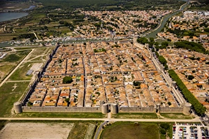 City gates, historic centre in the quadrilateral of Aigues-Mortes, Camargue City gates, historic centre in the quadrilateral of Aigues-Mortes, Camargue
