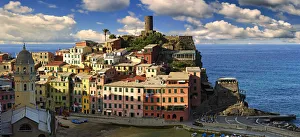 Colorful houses on the coast, UNESCO World Heritage Site, Vernazza, Cinque Terre, Liguria Colorful houses on the coast, UNESCO World Heritage Site, Vernazza, Cinque Terre, Liguria