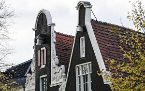 The Gabled Architecture of Central Amsterdam The Gabled Architecture of Central Amsterdam