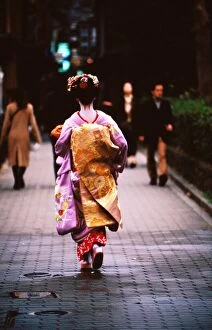 Images Dated 16th December 2004: Geisha in kimono walking away, Pontocho districts, Kyoto, Japan