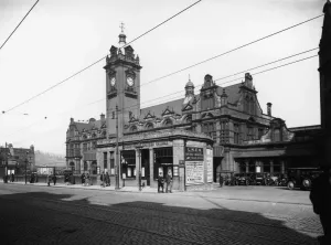 Prints of A view of Nottingham Victoria railway station, April 1927. (Photo by Topical Press Agency/Hulton Archive/Getty Images) Nottinghamshire Prints: Nottingham Victoria Railway Station Print, 1927