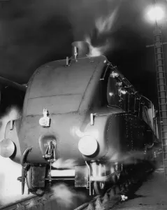 Prints of Silver Link, the new LNER streamlined engine, at Kings Cross Station in London, September 1935. (Photo by Fox Photos/Hulton Archive/Getty Images) Railway Prints: Silver Link LNER Streamlined Engine Print at Kings Cross Station