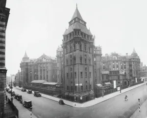 Prints of University College Hospital, a London teaching hospital on the corner of University Street and Gower Street, circa 1930. (Photo by General Photographic Agency/Hulton Archive/Getty Images) Hospital Prints: University College Hospital Print circa 1930