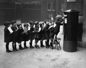 Fox Photos Getty Images Collection Prints: Post Queue