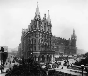 Prints of St Pancras Station and Midland Grand Hotel London, designed by Victorian architect George Gilbert Scott, circa 1905. (Photo by London Stereoscopic Company/Getty Images) Railway Prints: St Pancras Station Print, circa 1905