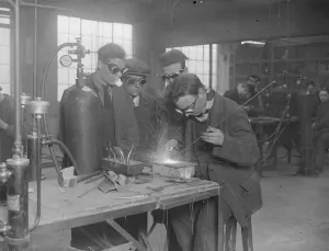Fox Photos Getty Images Prints: Welding Class