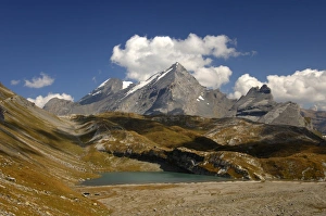 At Laemmerensee Lake, view of the peaks of Mt Atels, Mt Rinderhorn and Mt Plattenhoerner At Laemmerensee Lake, view of the peaks of Mt Atels, Mt Rinderhorn and Mt Plattenhoerner
