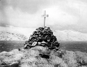 Lonely Monument o Irish explorer Sir Ernest Shackleton Lonely Monument o Irish explorer Sir Ernest Shackleton