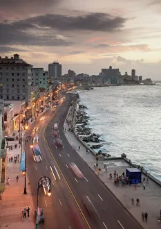 Digital vision vectors/buena vista images/malecon havana dusk Digital vision vectors/buena vista images/malecon havana dusk