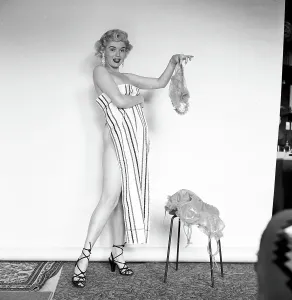 Classic Hollywood Glamour Shots Prints: Photo of Sandra Giles