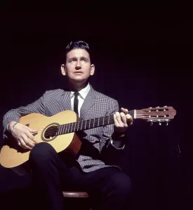 Retro Music Legends Prints: Roy Orbison Performs