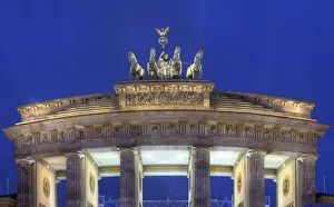 Night view of Quadriga Statue on Brandenburg Gate, Berlin Night view of Quadriga Statue on Brandenburg Gate, Berlin