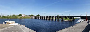 Old bridge over the River Shannon, Shannonbridge, County Offaly and Roscommon, Ireland, Europe Old bridge over the River Shannon, Shannonbridge, County Offaly and Roscommon, Ireland, Europe