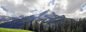 Panorama at Kreuzeck with Alpspitze and Zugspitze massif, Kreuzeckgruppe Panorama at Kreuzeck with Alpspitze and Zugspitze massif, Kreuzeckgruppe