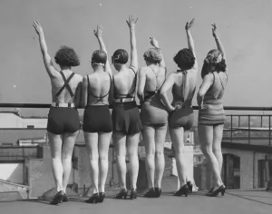 1933 Back Views Print, Low-Back Costumes