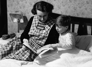 Female Parent Child Relationship Prints: Bedtime