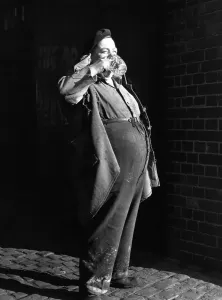 Black And White Pub Scene Prints: Beer Drinker