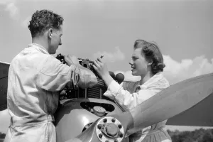 Vintage Air Transport Images Prints: Engine Instruction