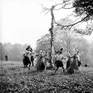 Elizabethan Era Prints: Maypole Dance