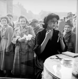 Vintage British Advertising Images Prints: Model In The Window