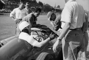 Vintage Motor Racing Pictures Prints: Pitstop