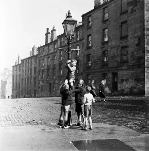 Glasgow Street Scene Prints: Up The Pole