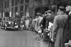 Fine Art Storehouse Print of Queue For Taxis November 1954