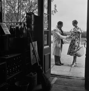 Retro Fashion Inspiration Prints: Shopping At Chiddingly