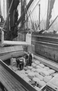 Thames Sailing Barge Prints: Unloading Cement
