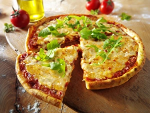 Pizza Margherita with three kinds of cheese Pizza Margherita with three kinds of cheese
