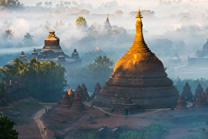 Ratabanon pagoda and old ruins of Mrauk-U Ratabanon pagoda and old ruins of Mrauk-U
