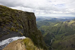 The scenic Thugela Falls, Amphitheater hiking trail, Royal Natal National Park The scenic Thugela Falls, Amphitheater hiking trail, Royal Natal National Park