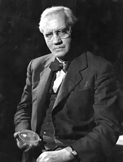 Images Dated 8th March 2015: Sir Alexander Fleming Vintage Print