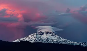 South Sister mountain peak at sunrise, Three Sisters Wilderness, Oregon, USA South Sister mountain peak at sunrise, Three Sisters Wilderness, Oregon, USA