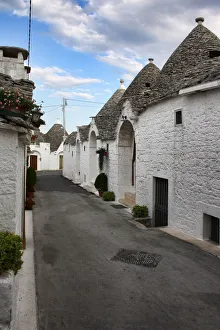 Streets lined by Trulli houses in Alberobello, near Bari, Apulia, southern Italy Streets lined by Trulli houses in Alberobello, near Bari, Apulia, southern Italy