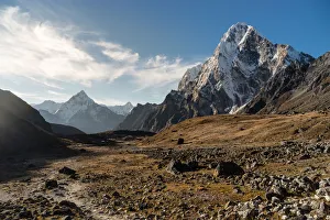 Trekking trail from Dzongla village to Chola pass, Everest region Trekking trail from Dzongla village to Chola pass, Everest region