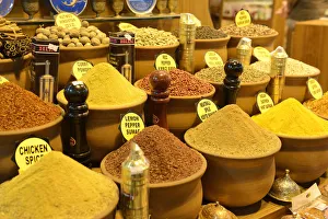 Various spices, Spice Bazaar or Egyptian Bazaar, Misir Carsisi, Eminonu, Istanbul Various spices, Spice Bazaar or Egyptian Bazaar, Misir Carsisi, Eminonu, Istanbul