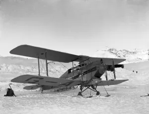 Aeroplane on ice - fitted with skis - Base Aeroplane on ice - fitted with skis - Base